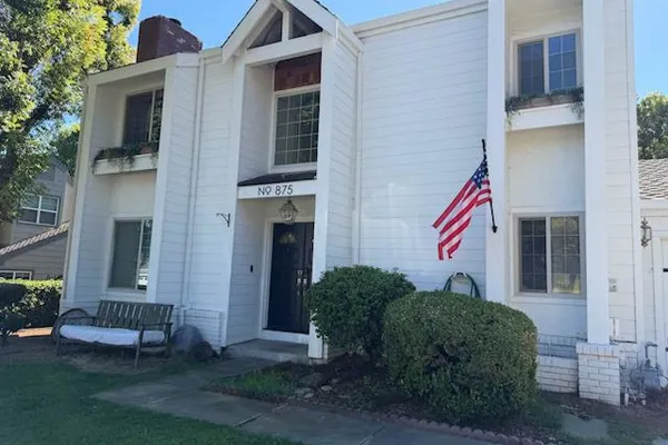 875 OAK PARK DR