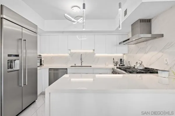 500 W HARBOR DR 1013