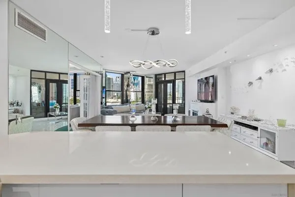 500 W HARBOR DR 1013