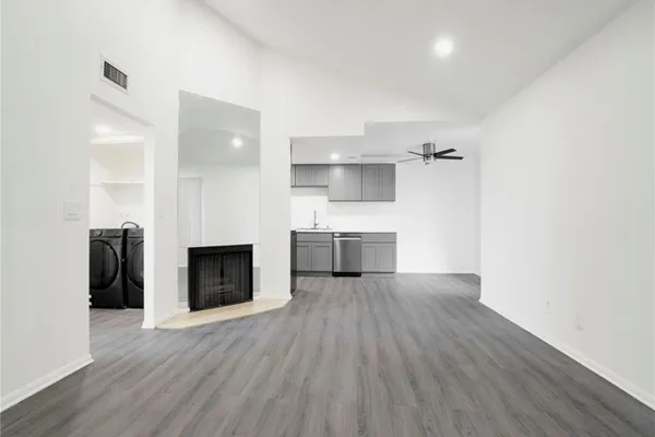9038 ORION AVE 209