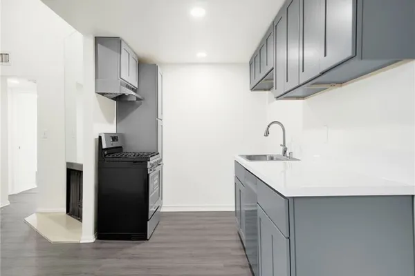9038 ORION AVE 209