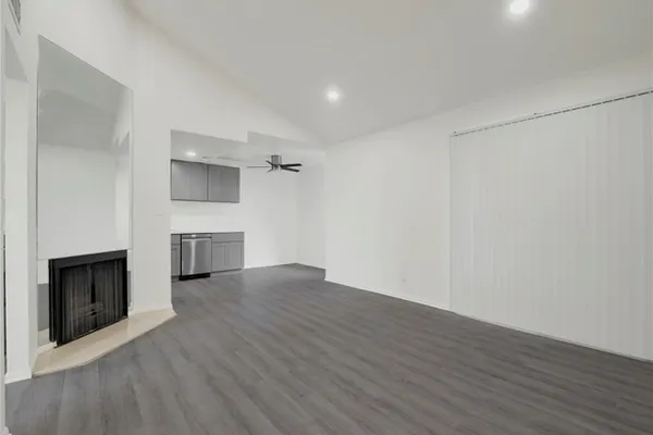 9038 ORION AVE 209