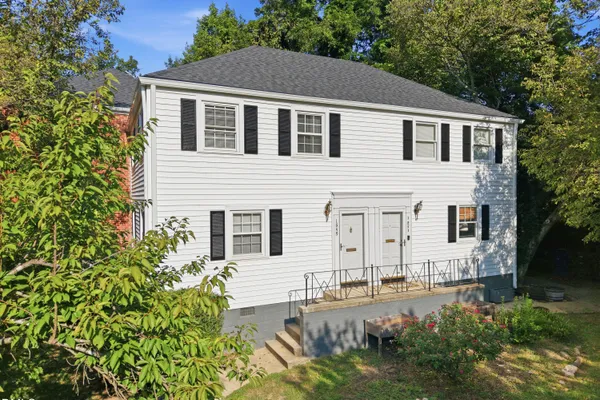 1649 SUTTON DR