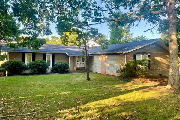 1232 JAMESTOWNE DR