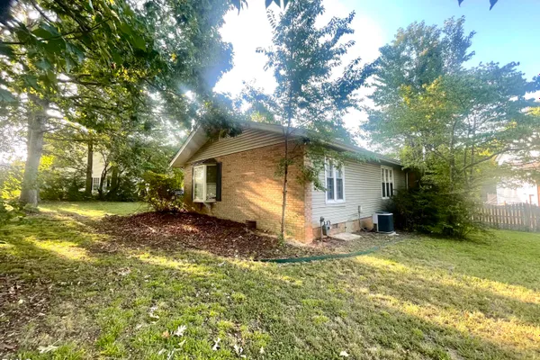 1232 JAMESTOWNE DR