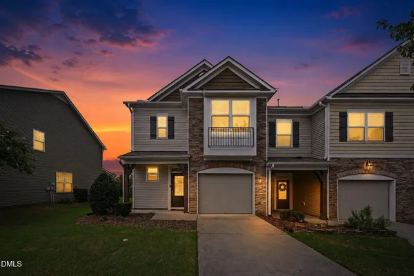 1025 HISTORIC CIR