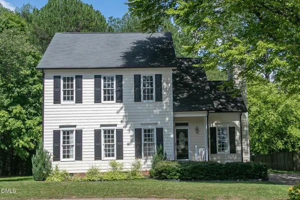 816 WHITE DAISIES CT