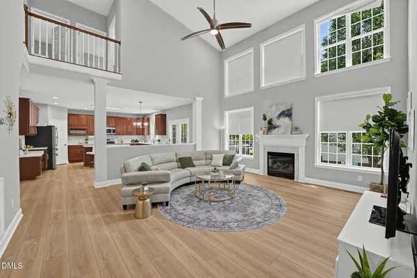 100 DRAKESHIRE CT