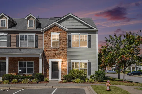 1304 COZART ST 227