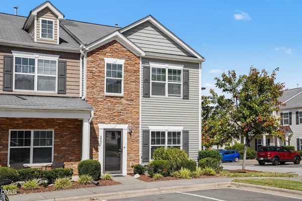 1304 COZART ST 227