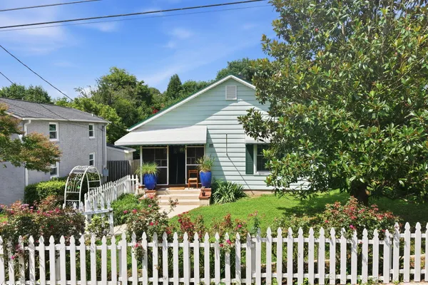 300 JONES AVE