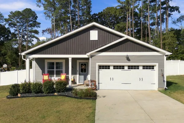 93 REGIS LN