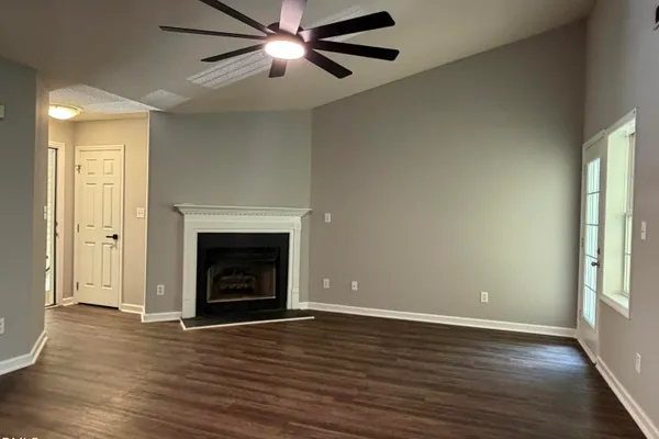 2201 MOUNTAIN MIST CT 302