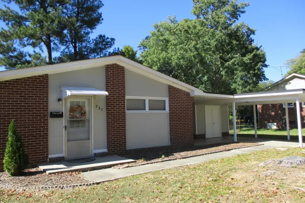 727 OAKGROVE DR