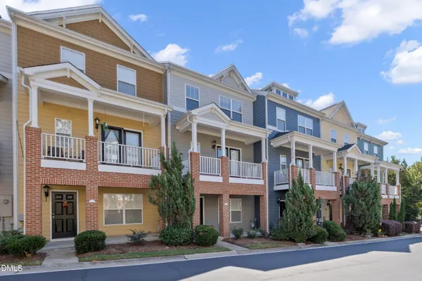 329 KINELLAN LN