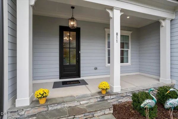 811 LAURELWOOD DR