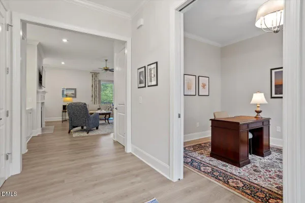 811 LAURELWOOD DR
