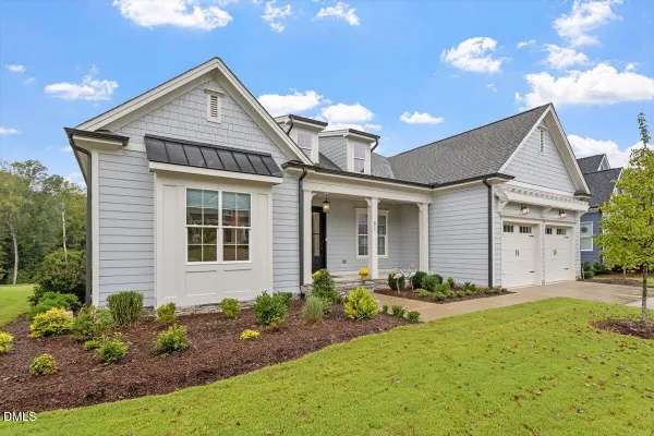 811 LAURELWOOD DR