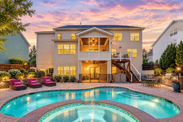 917 CAMBRIDGE HALL LOOP
