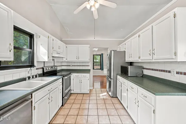 5609 GROOMSBRIDGE CT