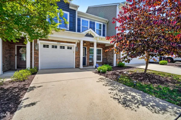 1061 MONMOUTH LOOP