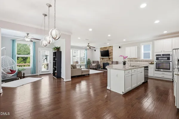 3910 GLORYBOWER WAY
