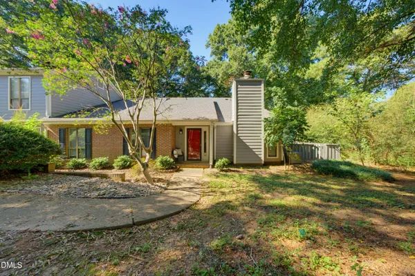 221 CLANCY CIR