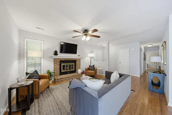 221 CLANCY CIR