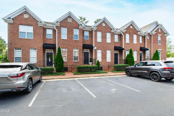 673 HIGHPARK LN