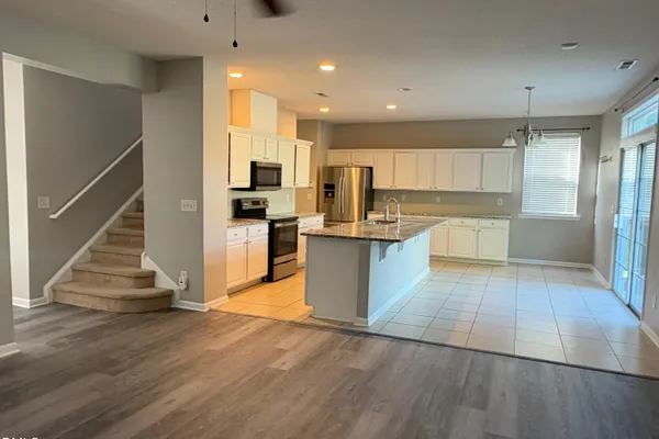 212 NORTHLANDS DR