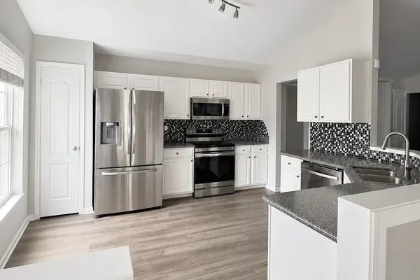 100 SADDLE RIVER RD