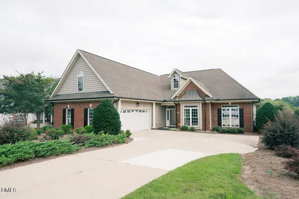 128 CRESCENT DR