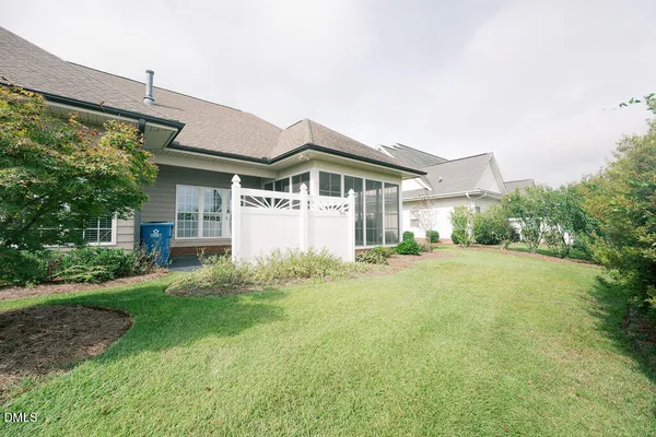 128 CRESCENT DR