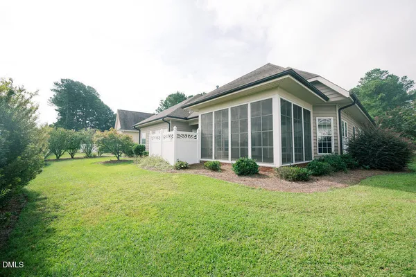 128 CRESCENT DR