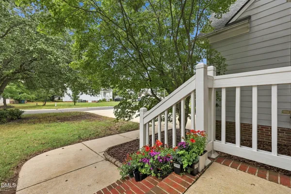 6 SYDENHAM RD