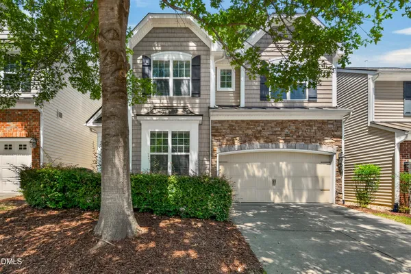 104 HAMMOND WOOD PL