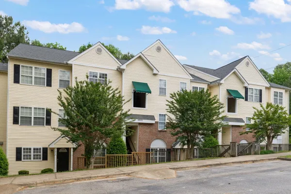 2201 MOUNTAIN MIST CT 301