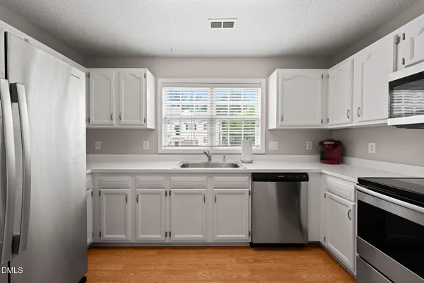 2201 MOUNTAIN MIST CT 301