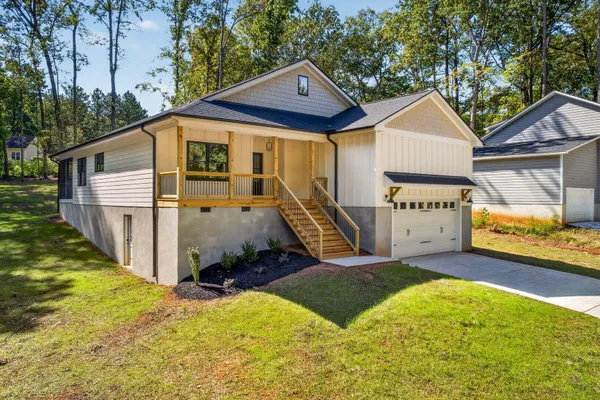 112 HORSE SHOE DR