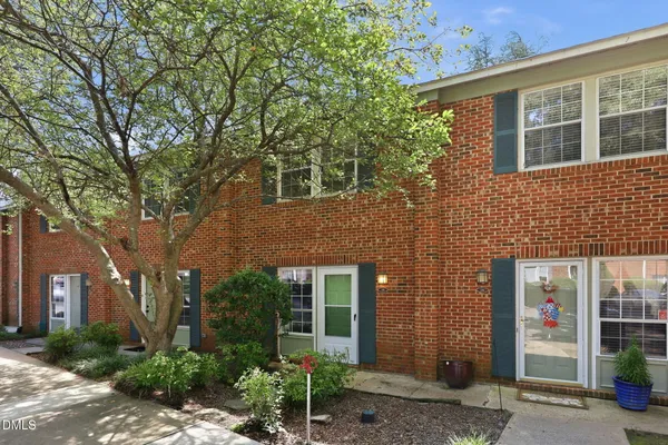 118 FRIAR LN