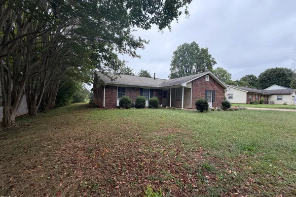 305 WESTMINSTER DR