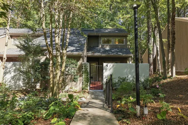 5 BANSTEAD PL