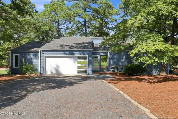 9 FOREST HILLS LN