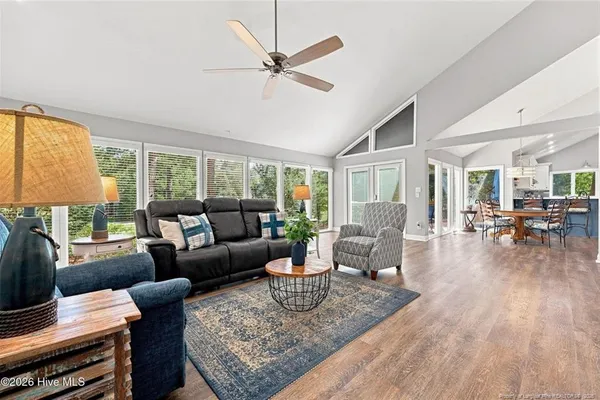 9 FOREST HILLS LN