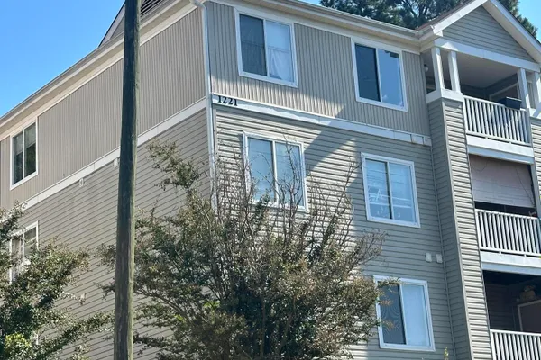 1221 UNIVERSITY CT 304