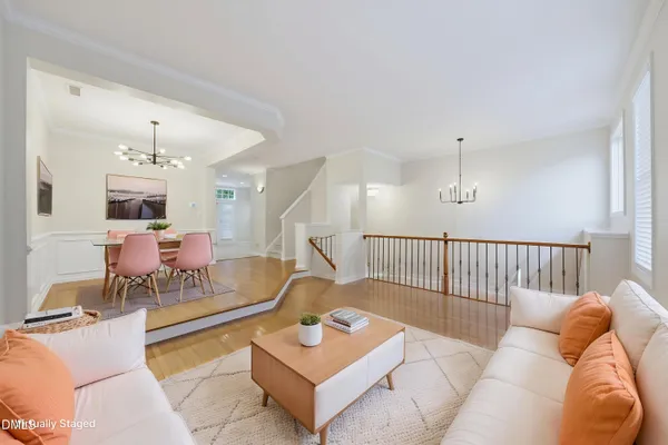 6829 MIDDLEBORO DR