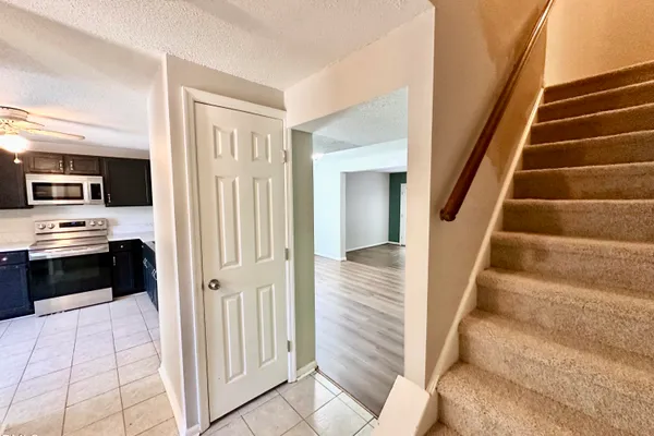 108 E CHALFONT WAY