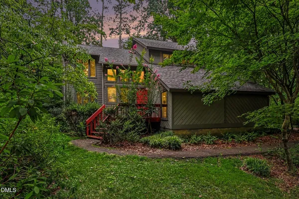 814 LAKE FOREST DR