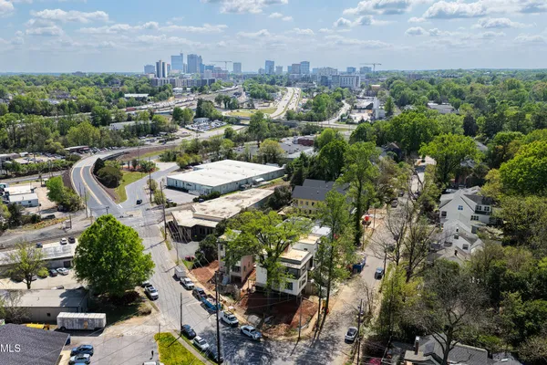 303 BICKETT BLVD