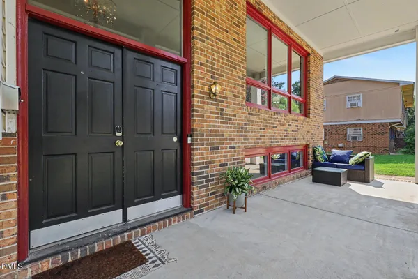 1416 LIONS WAY